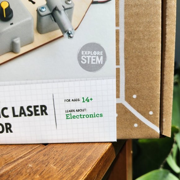 NEW KiwiCo. Kiwi Co. Geometric Laser Projector Science Kit STEM Craft Learning K - Picture 5 of 12
